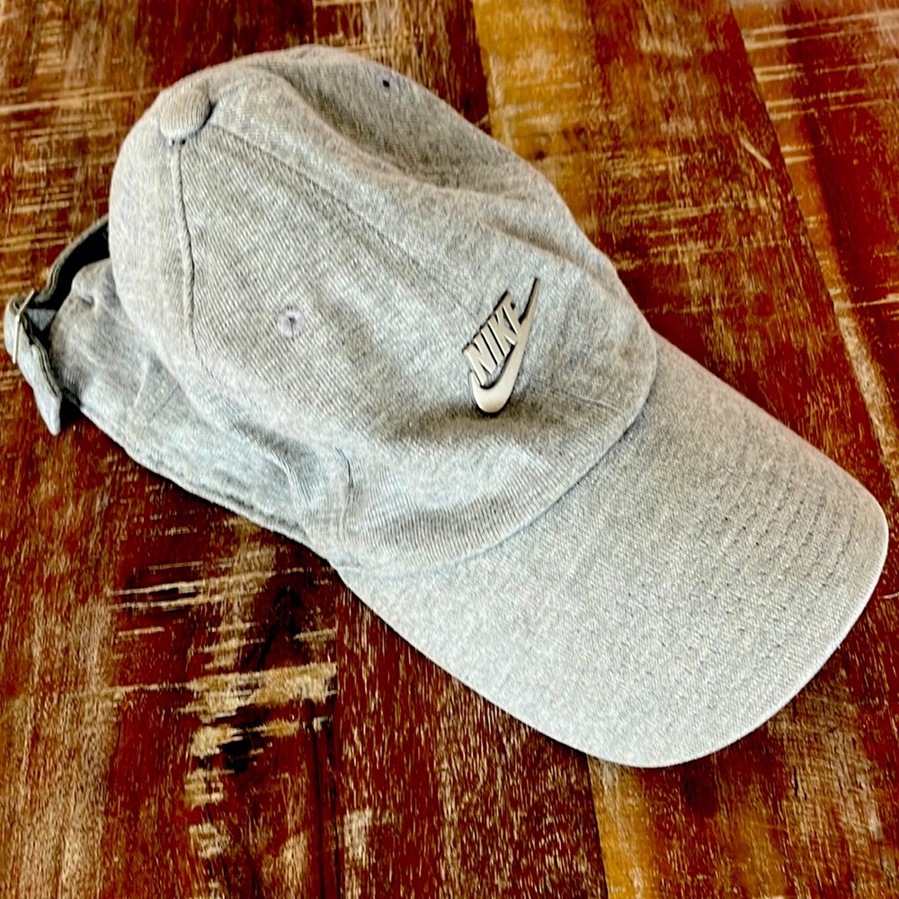 Nike hat platinum swoosh symbol